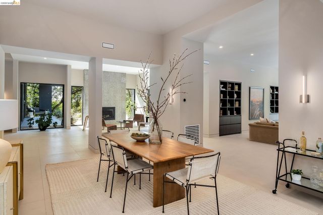 5645 Bacon Rd, Oakland, CA 94619