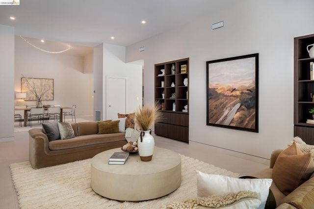 5645 Bacon Rd, Oakland, CA 94619