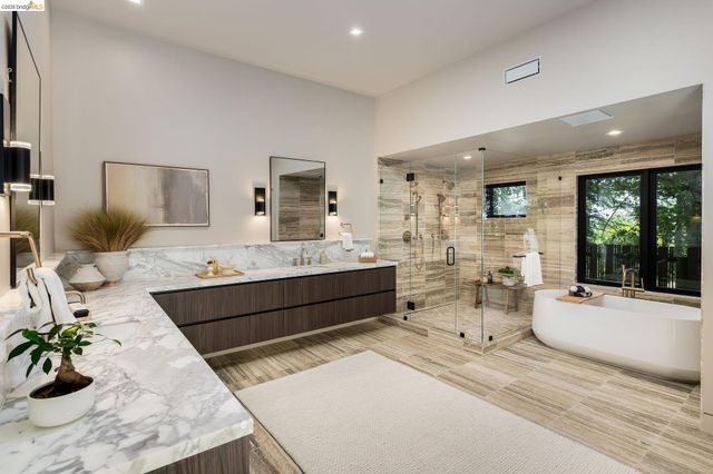 5645 Bacon Rd, Oakland, CA 94619