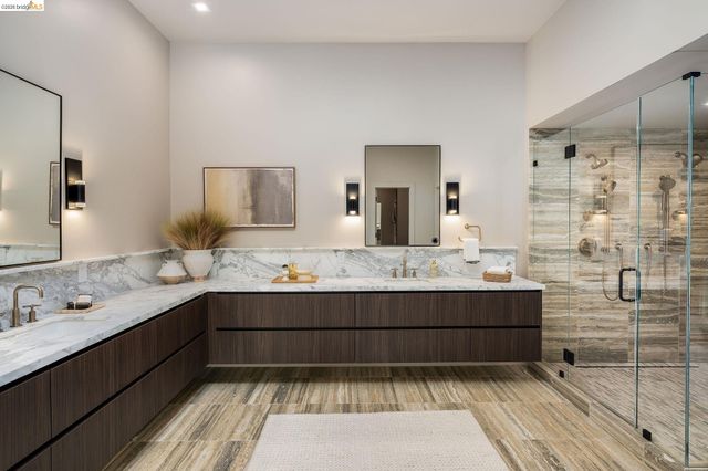 5645 Bacon Rd, Oakland, CA 94619