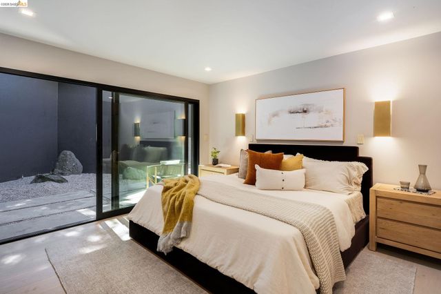 5645 Bacon Rd, Oakland, CA 94619