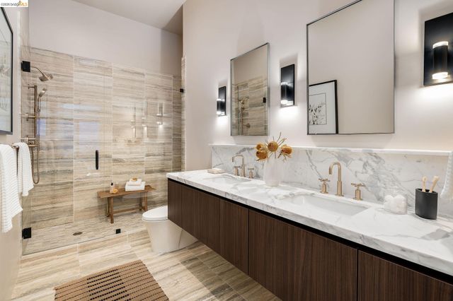 5645 Bacon Rd, Oakland, CA 94619