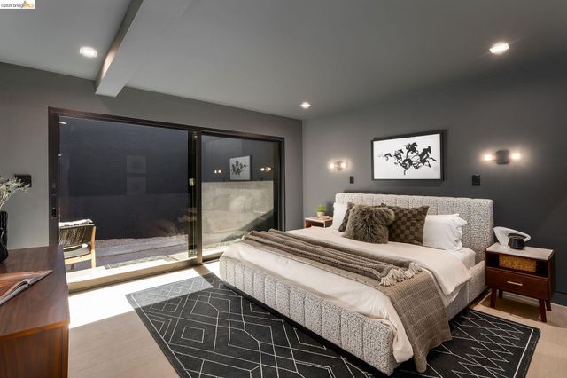 5645 Bacon Rd, Oakland, CA 94619