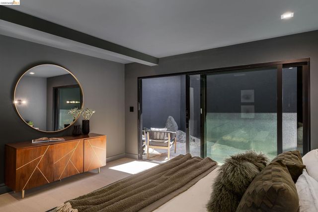 5645 Bacon Rd, Oakland, CA 94619