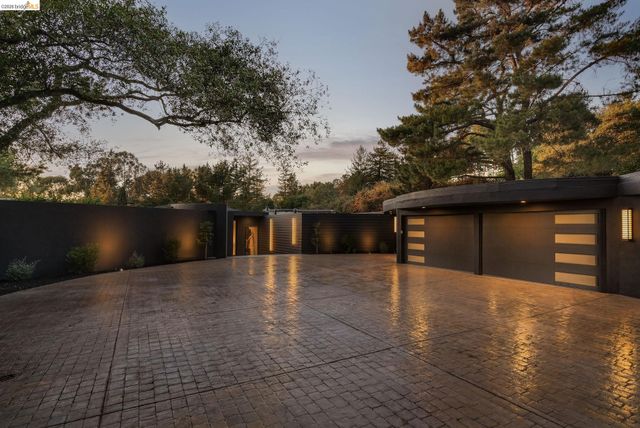 5645 Bacon Rd, Oakland, CA 94619