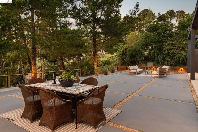 5645 Bacon Rd, Oakland, CA 94619