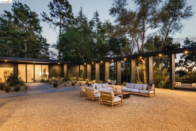 5645 Bacon Rd, Oakland, CA 94619