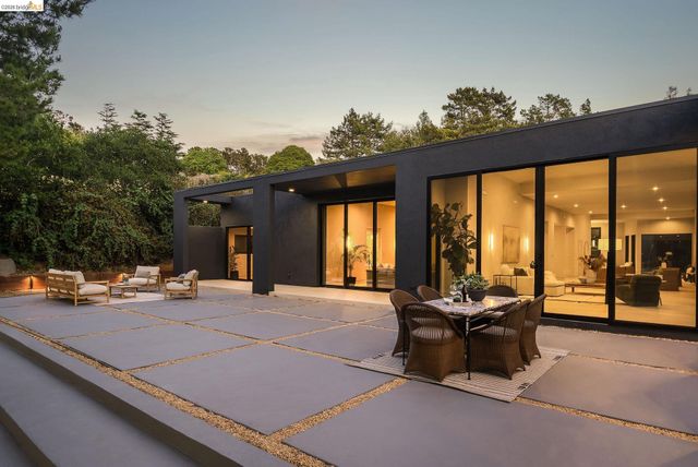 5645 Bacon Rd, Oakland, CA 94619