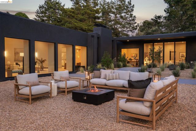 5645 Bacon Rd, Oakland, CA 94619