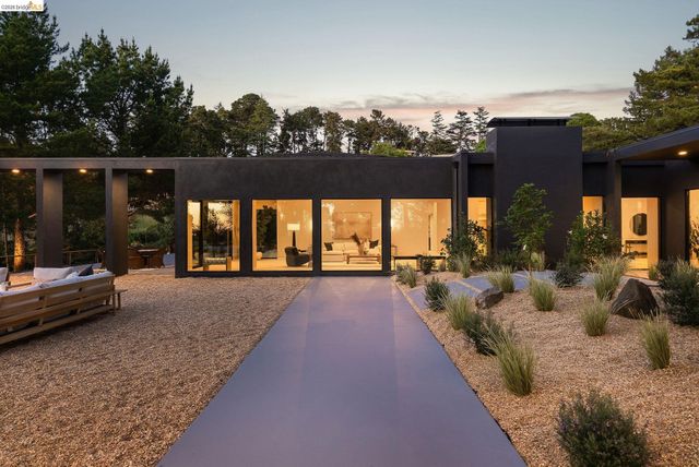 5645 Bacon Rd, Oakland, CA 94619