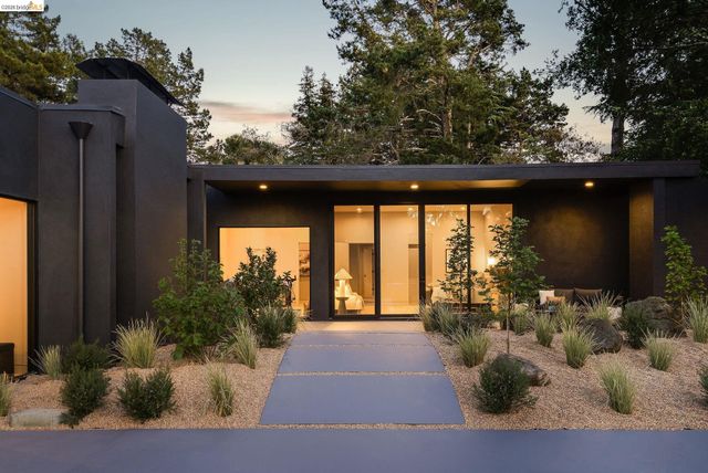 5645 Bacon Rd, Oakland, CA 94619