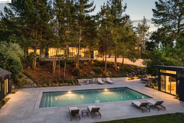 5645 Bacon Rd, Oakland, CA 94619