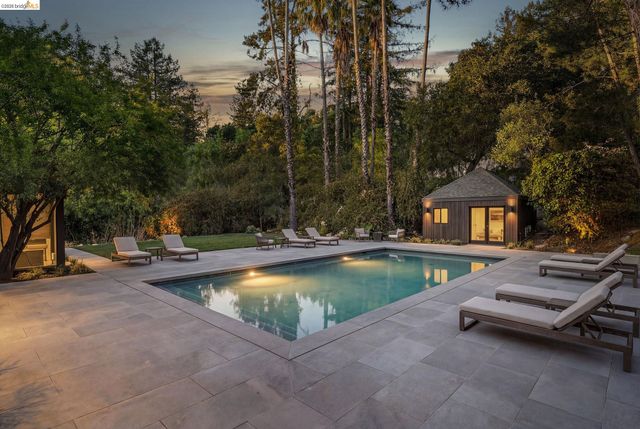 5645 Bacon Rd, Oakland, CA 94619