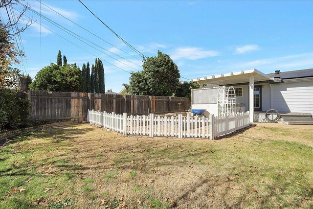 554 Winslow Dr, Yuba City, CA 95991
