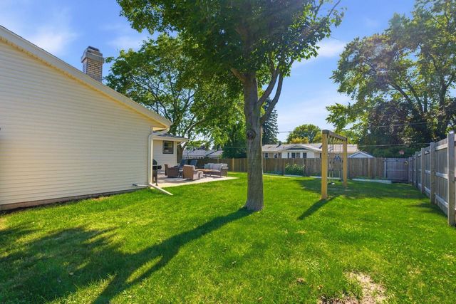1931 17th AVENUE, Grafton, WI 53024