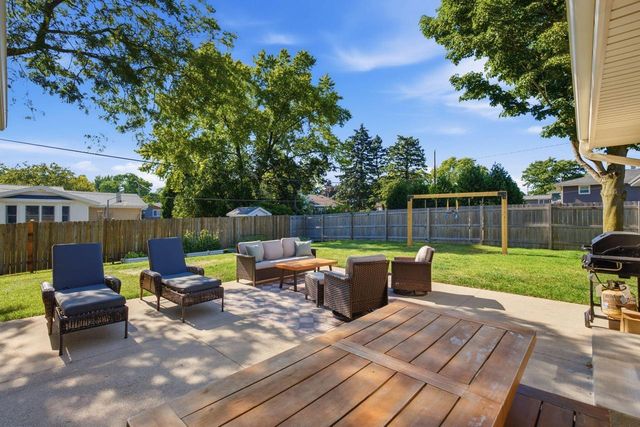 1931 17th AVENUE, Grafton, WI 53024