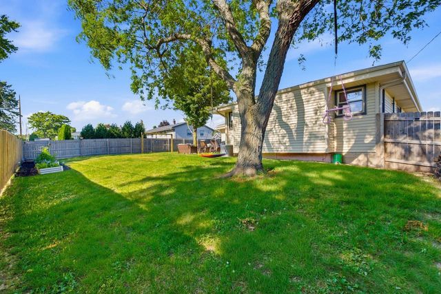 1931 17th AVENUE, Grafton, WI 53024