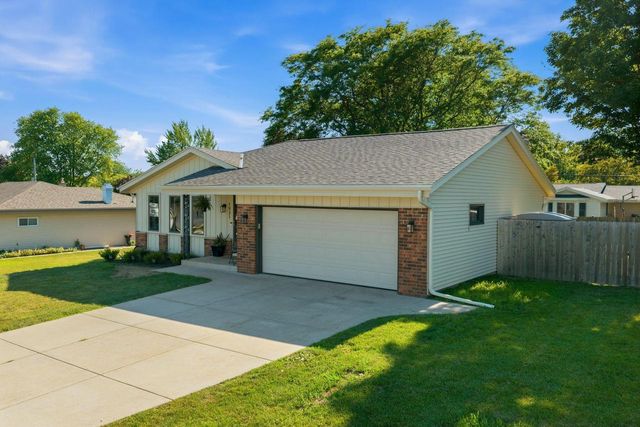 1931 17th AVENUE, Grafton, WI 53024