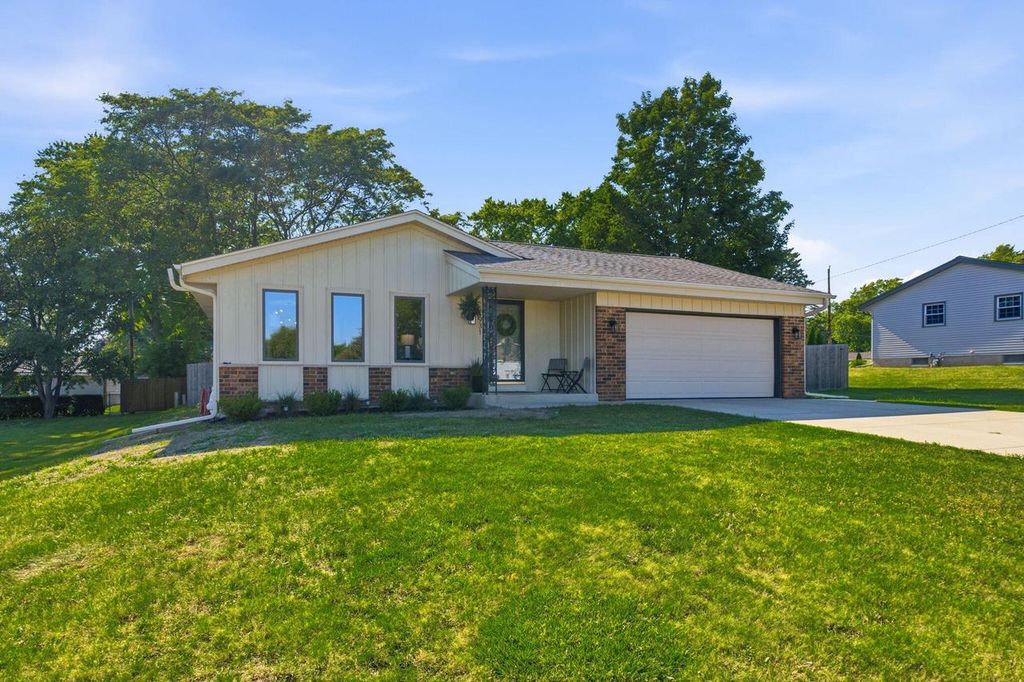 1931 17th AVENUE, Grafton, WI 53024