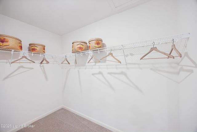 8108 Cedar Meadows Ln, Louisville, KY 40228