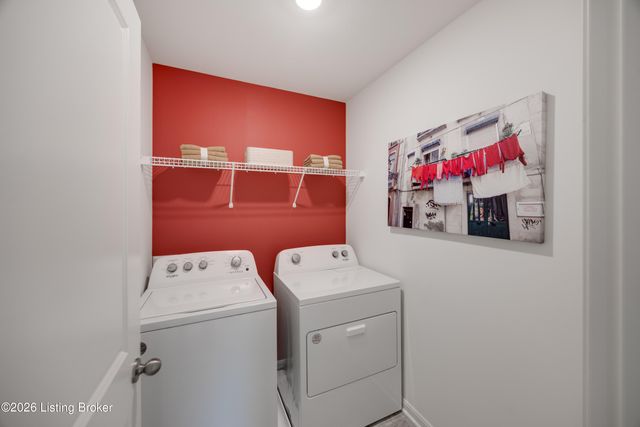 8108 Cedar Meadows Ln, Louisville, KY 40228