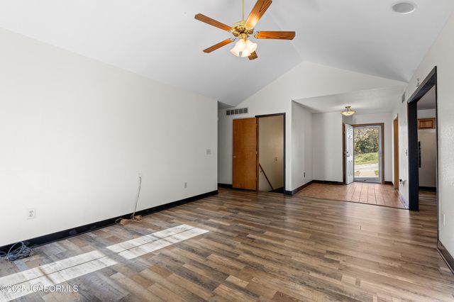 3917 VICKIE DRIVE, Jefferson City, MO 65109