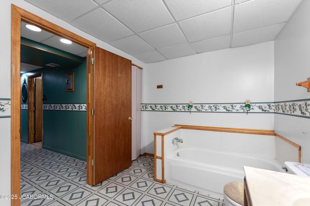 3917 VICKIE DRIVE, Jefferson City, MO 65109