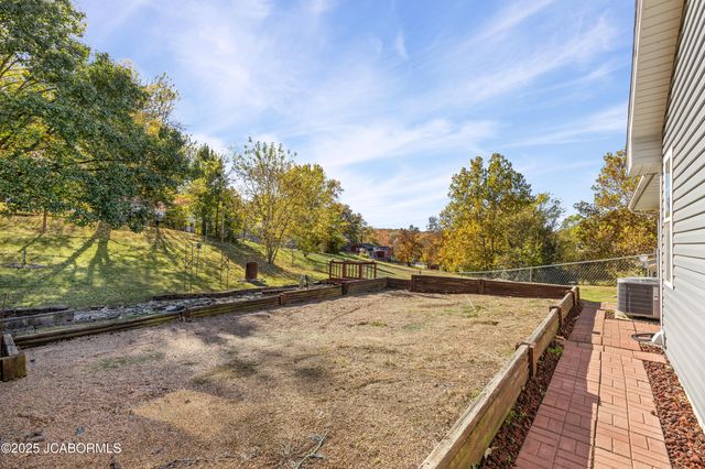 3917 VICKIE DRIVE, Jefferson City, MO 65109