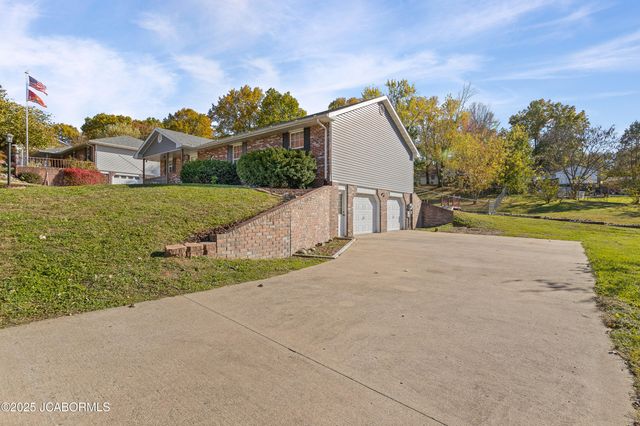 3917 VICKIE DRIVE, Jefferson City, MO 65109