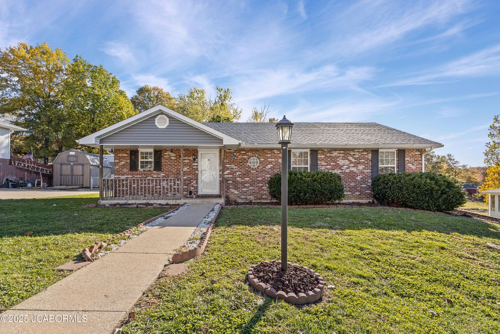 3917 VICKIE DRIVE, Jefferson City, MO 65109