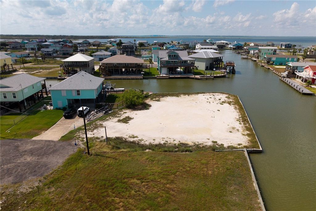 284 Kingfish Dr, Rockport, TX 78382 — exterior