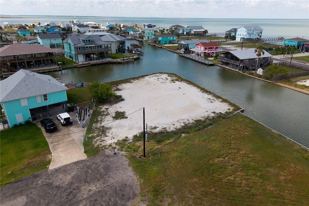 284 Kingfish Dr, Rockport, TX 78382 — photo 2