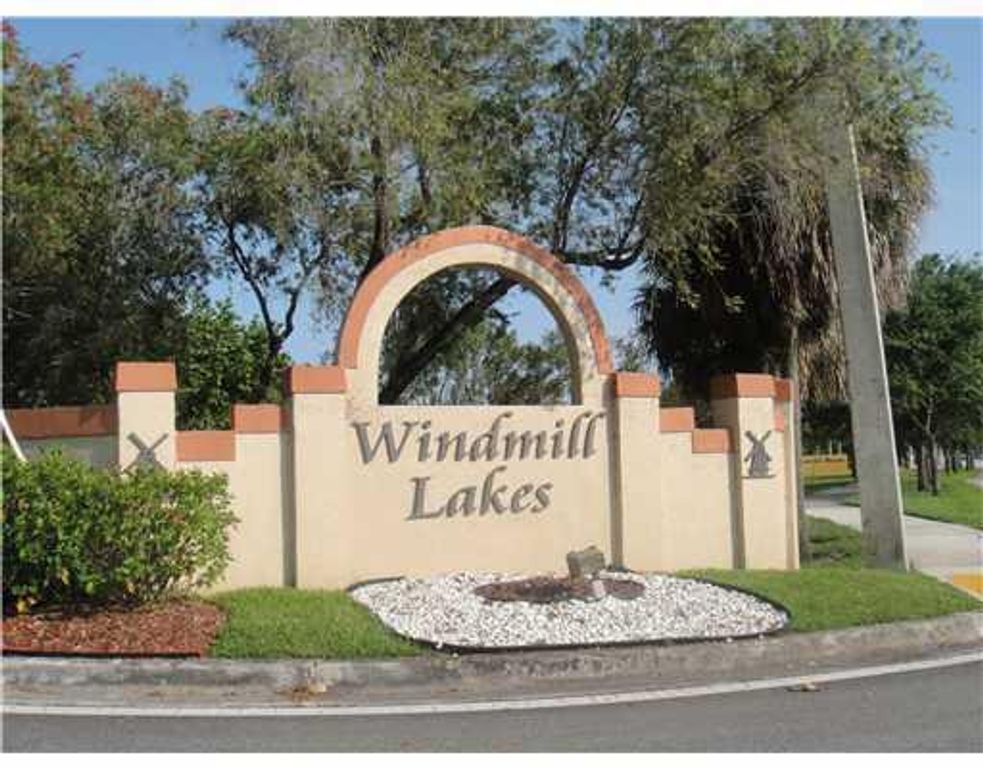 365 SW 86th Avenue 207, Pembroke Pines, FL 33025