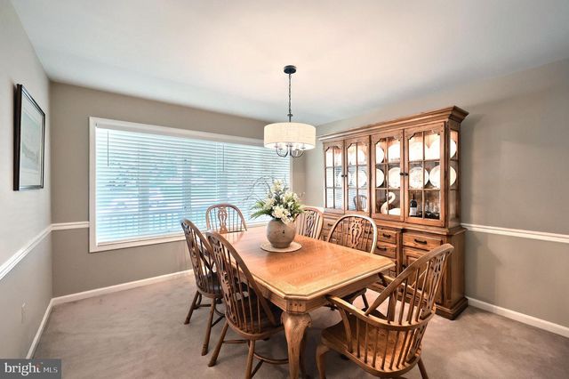 910 SHENANDOAH LN, York, PA 17404
