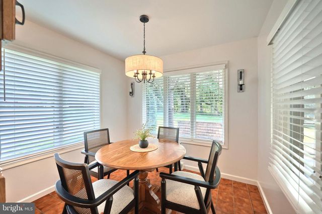 910 SHENANDOAH LN, York, PA 17404