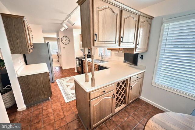 910 SHENANDOAH LN, York, PA 17404
