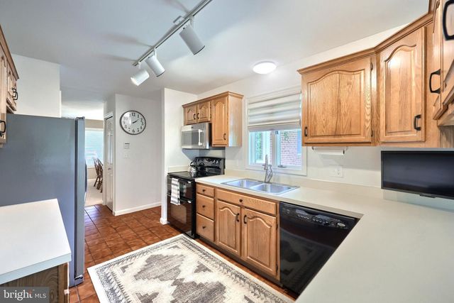 910 SHENANDOAH LN, York, PA 17404