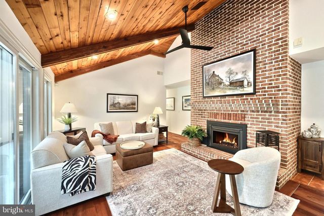 910 SHENANDOAH LN, York, PA 17404