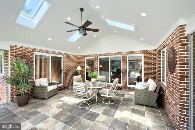 910 SHENANDOAH LN, York, PA 17404