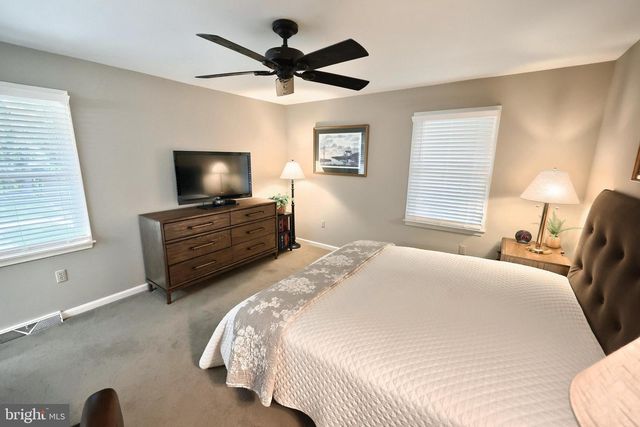 910 SHENANDOAH LN, York, PA 17404