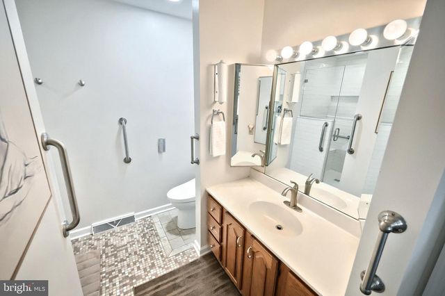 910 SHENANDOAH LN, York, PA 17404