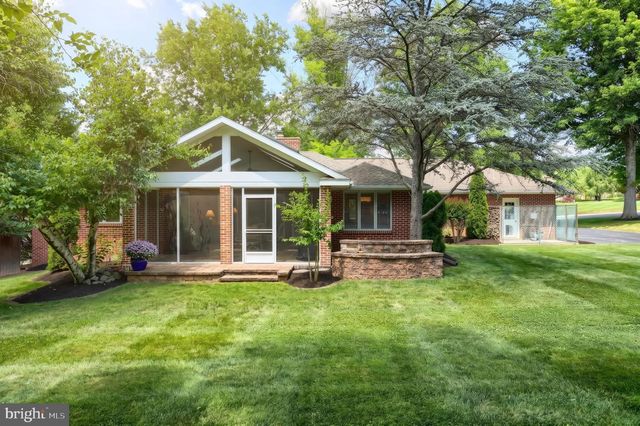 910 SHENANDOAH LN, York, PA 17404