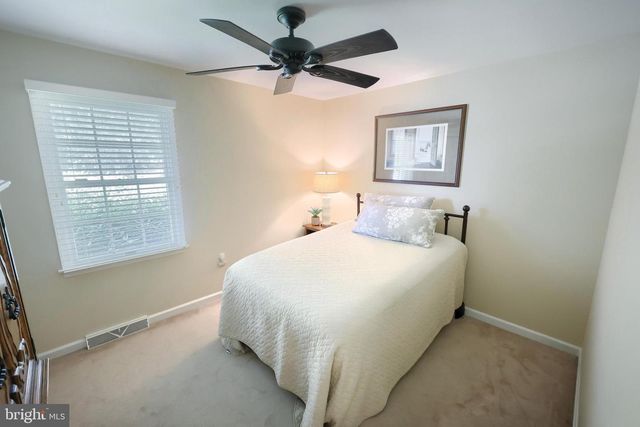 910 SHENANDOAH LN, York, PA 17404