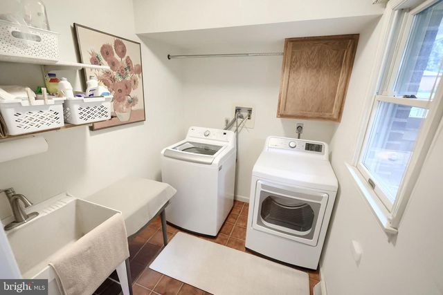 910 SHENANDOAH LN, York, PA 17404
