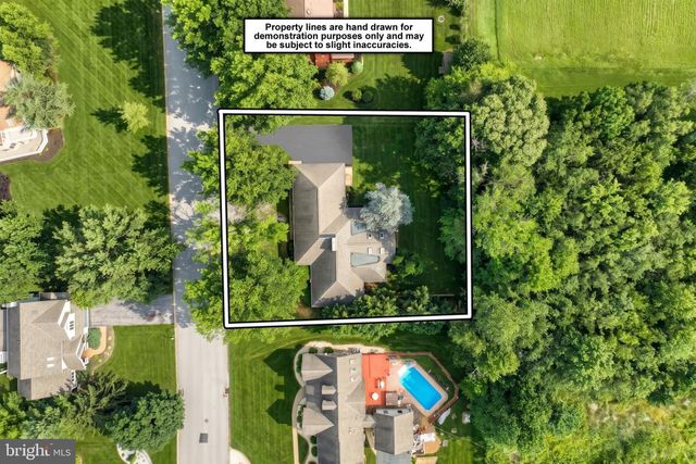 910 SHENANDOAH LN, York, PA 17404