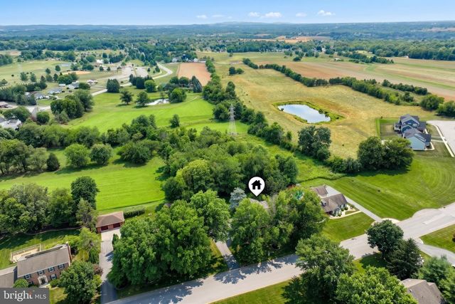 910 SHENANDOAH LN, York, PA 17404