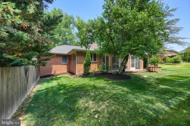 910 SHENANDOAH LN, York, PA 17404