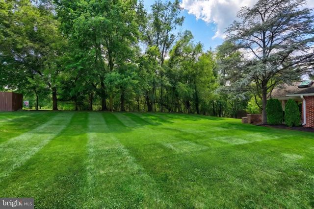 910 SHENANDOAH LN, York, PA 17404