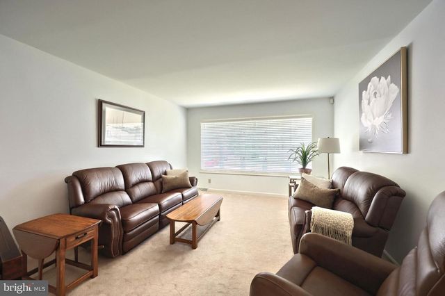 910 SHENANDOAH LN, York, PA 17404