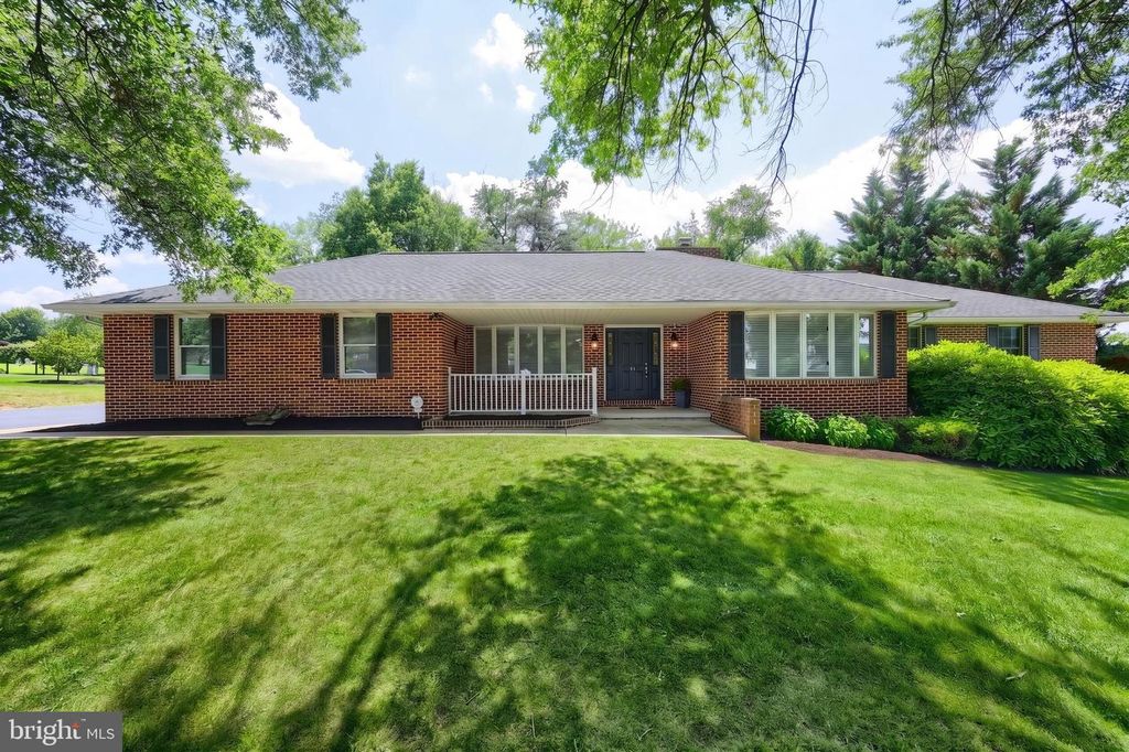 910 SHENANDOAH LN, York, PA 17404